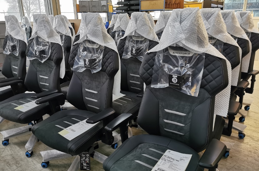 Backforce One Produktion - montierte Stühle