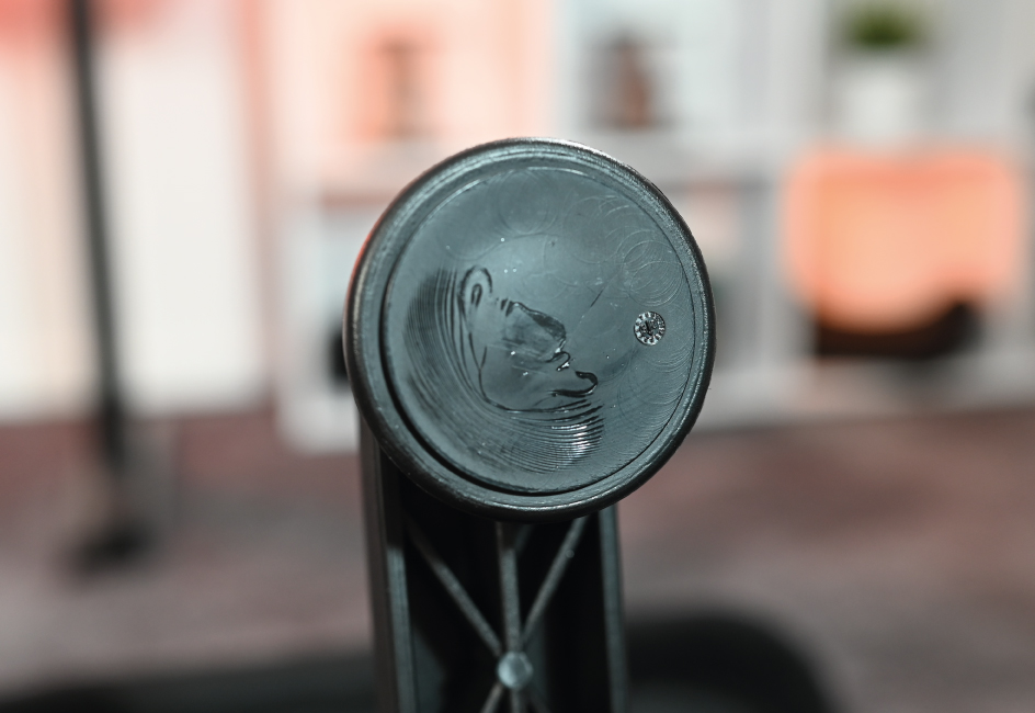 Kunsststoffgleiter von unten fotografiert