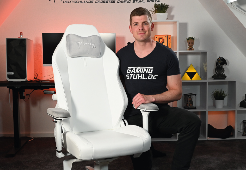 Marco neben dem TITAN Evo Nanogen für das Fazit