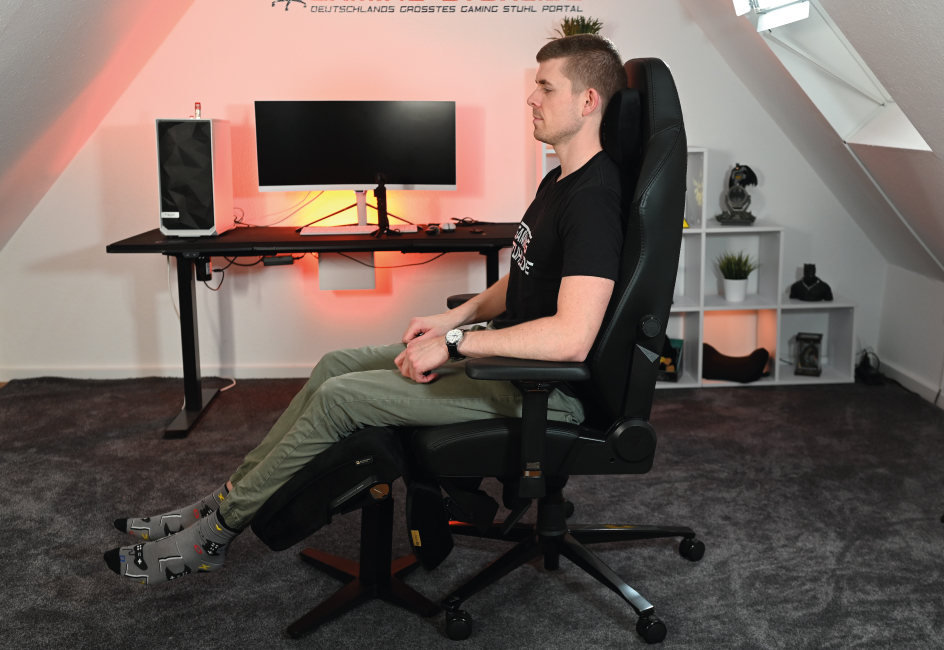 Otto in aufrechter Position